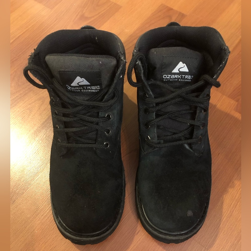 Men’s boots size 10